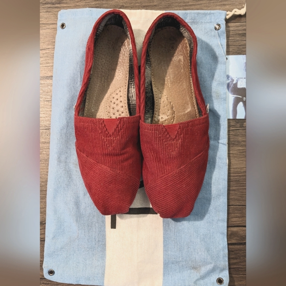 Toms Red Corduroy Black Flannel Fleece Lined Purple Sole Loafers Women's sz 8